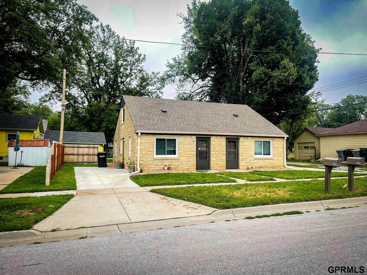 924 35th Street - Photo 1