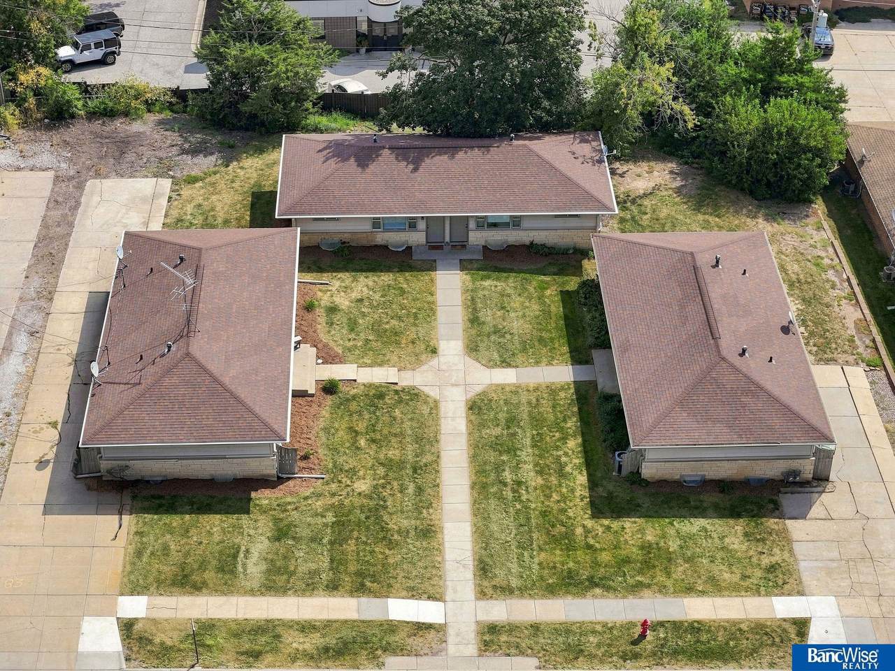 838 47 Street - Photo 1