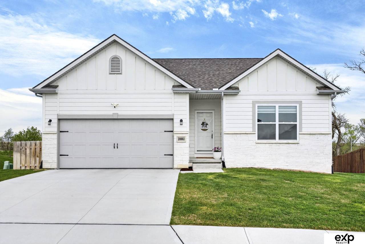 20882 Camelback Avenue - Photo 1