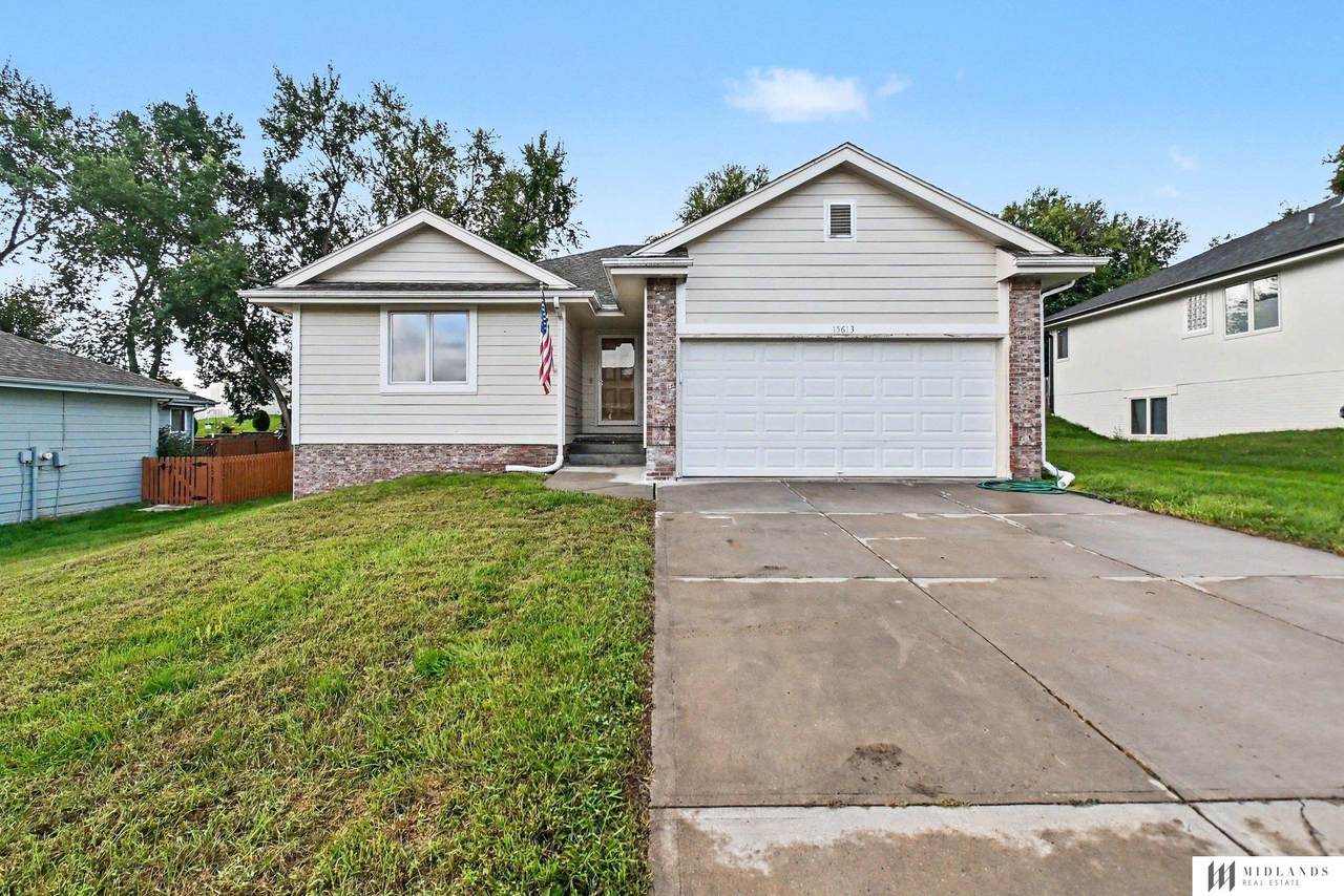15613 Timberlane Drive - Photo 1