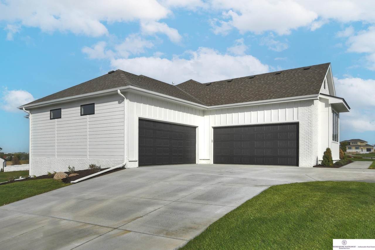 2738 181 Street - Photo 1