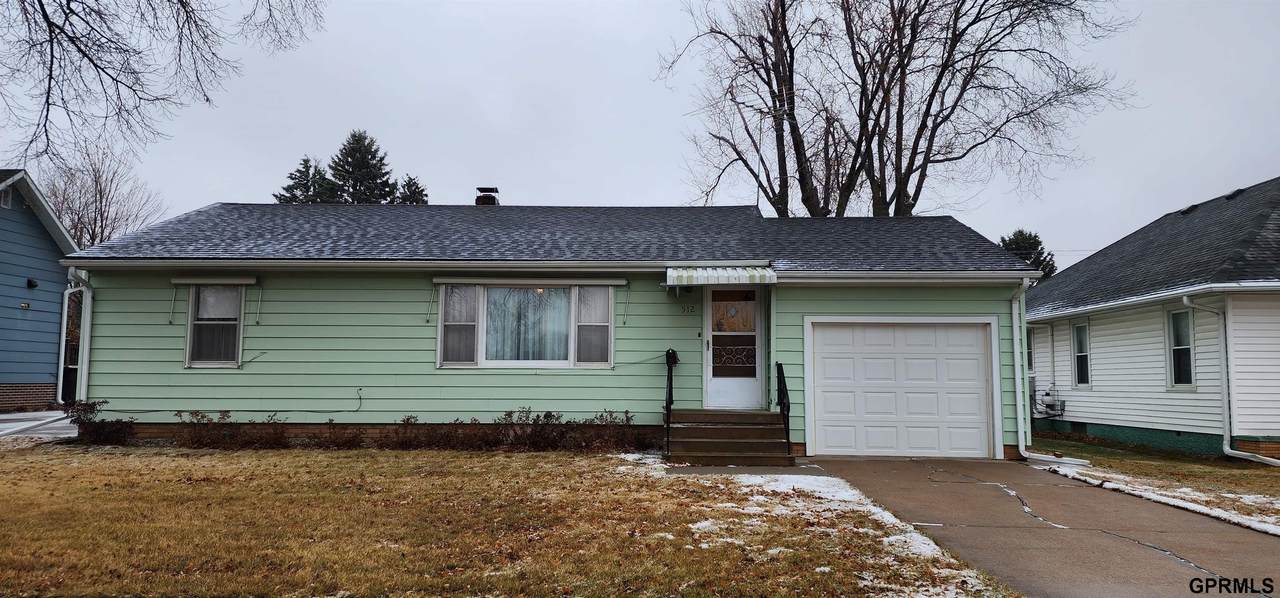 512 Ash Street - Photo 1