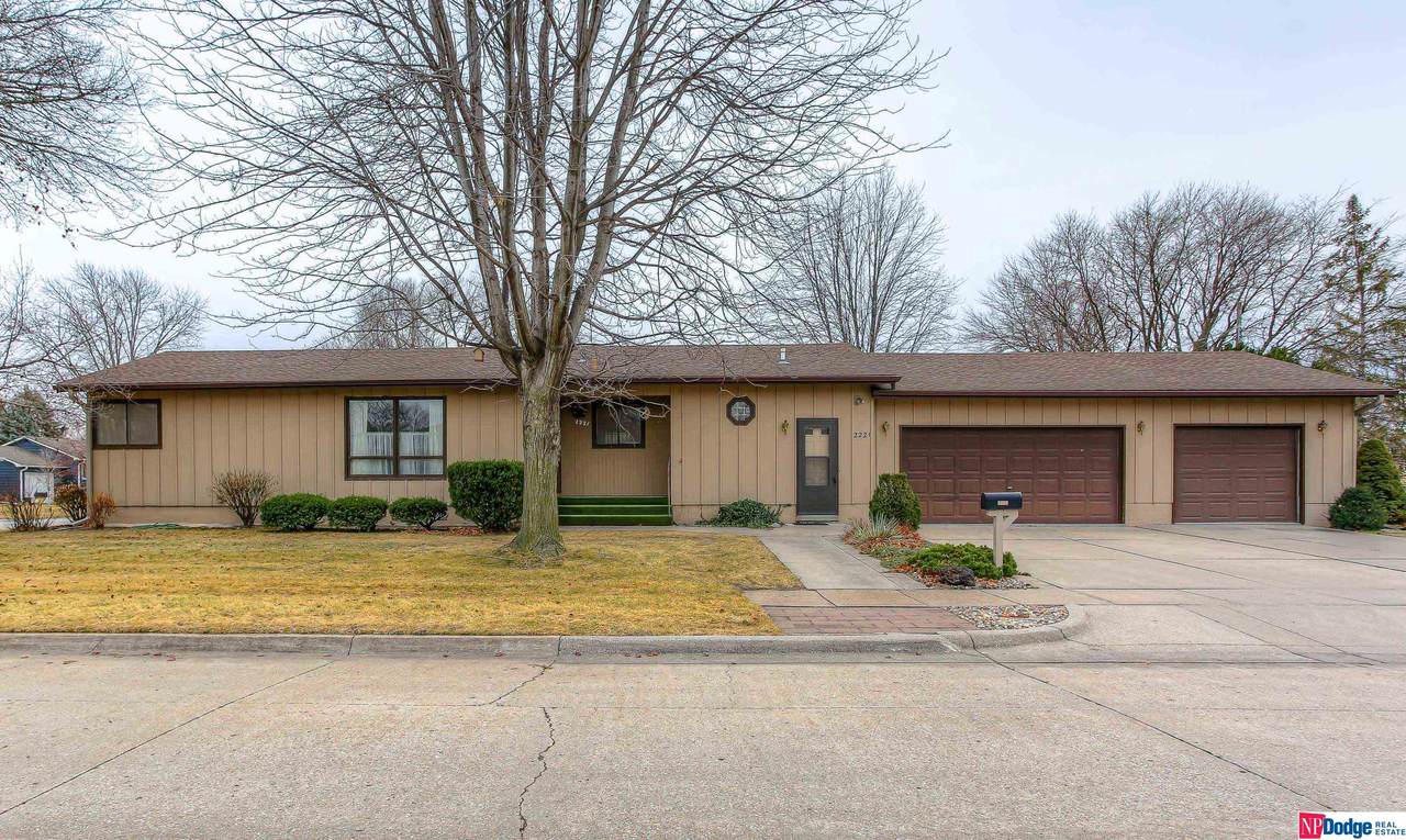 2221 10th Street - Photo 1
