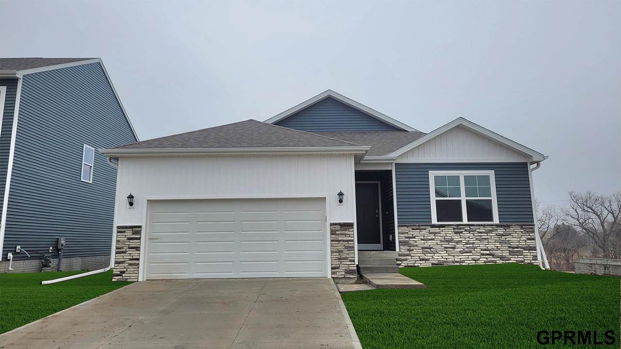 5537 187 Street - Photo 1