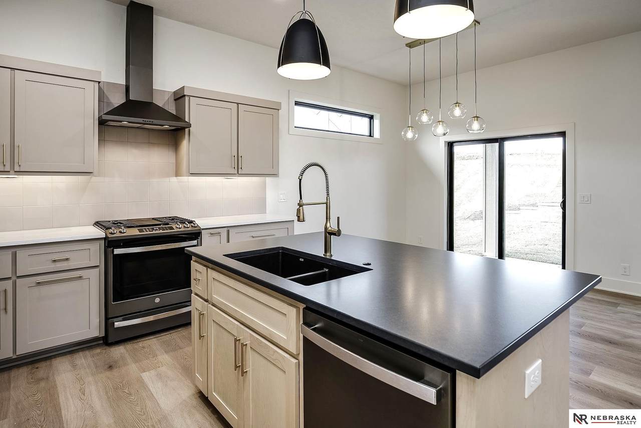 16886 Crown Point Avenue - Photo 1