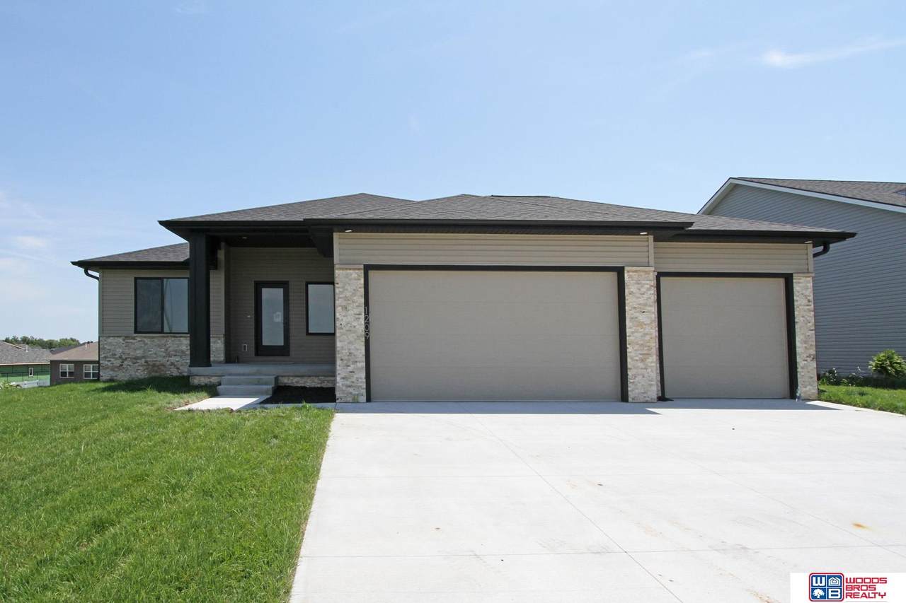 1209 9th Avenue - Photo 1