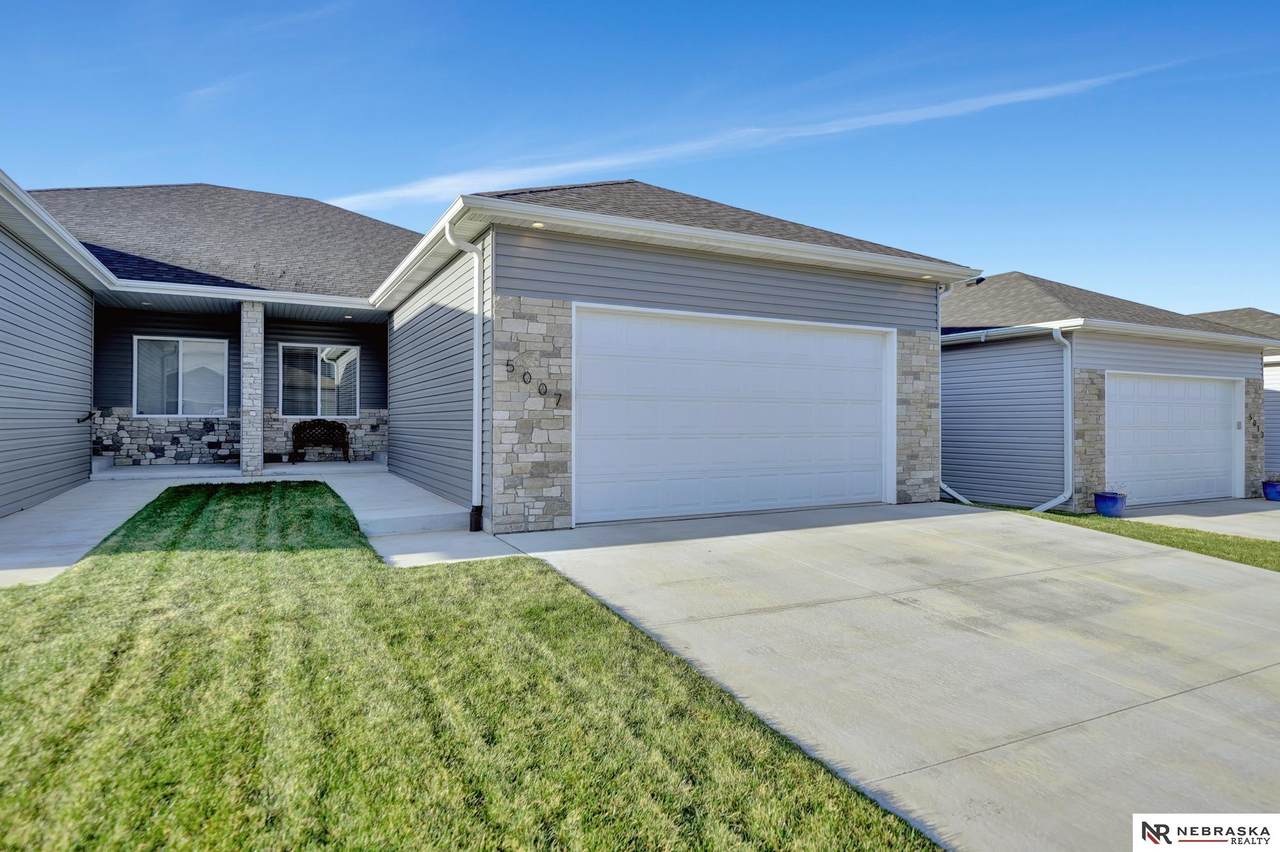 5007 Hillsboro Drive - Photo 1