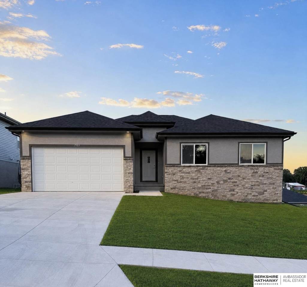 7613 34 Street - Photo 1