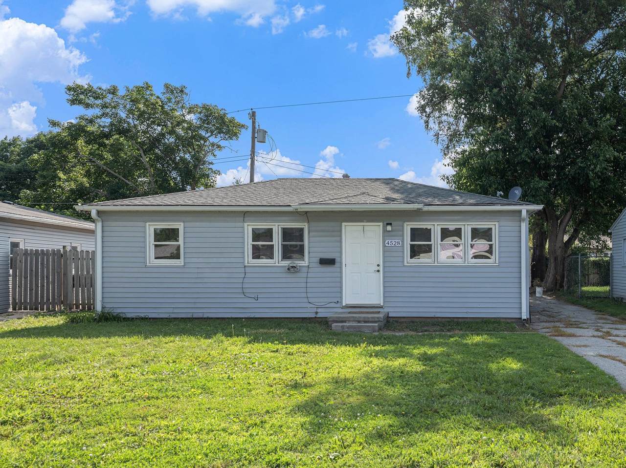 4528 62 Avenue - Photo 1