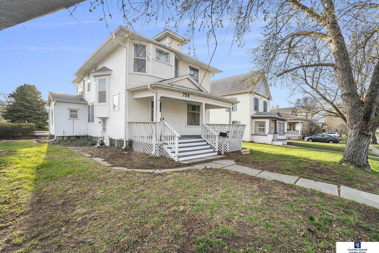 724 10th Street - Photo 1
