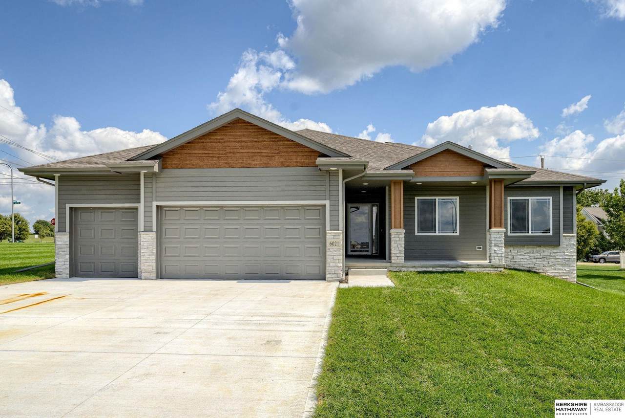 6021 168th Avenue - Photo 1