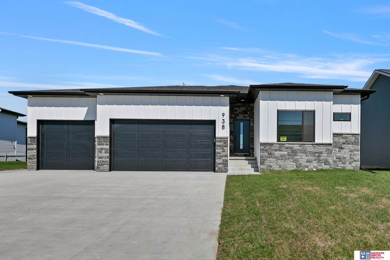 938 Avondale Street - Photo 1