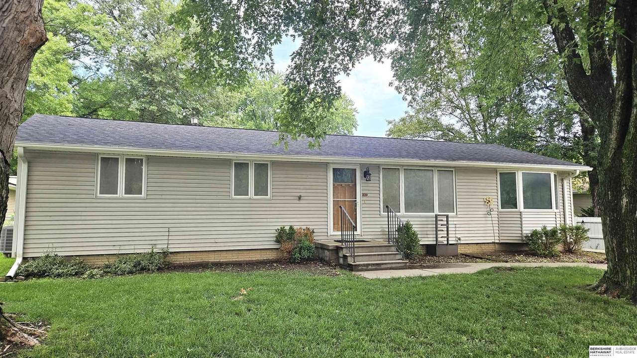 820 15th Street - Photo 1