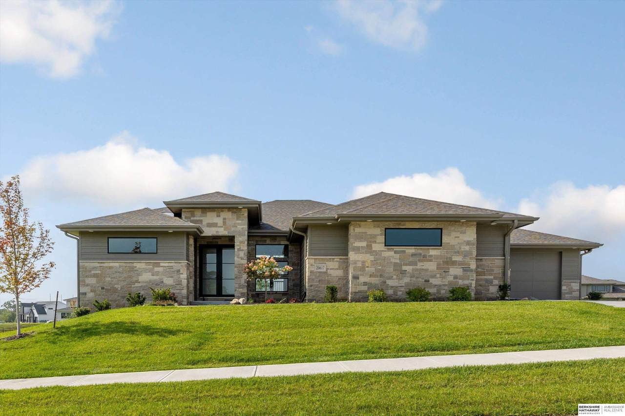 20617 Kansas Avenue - Photo 1