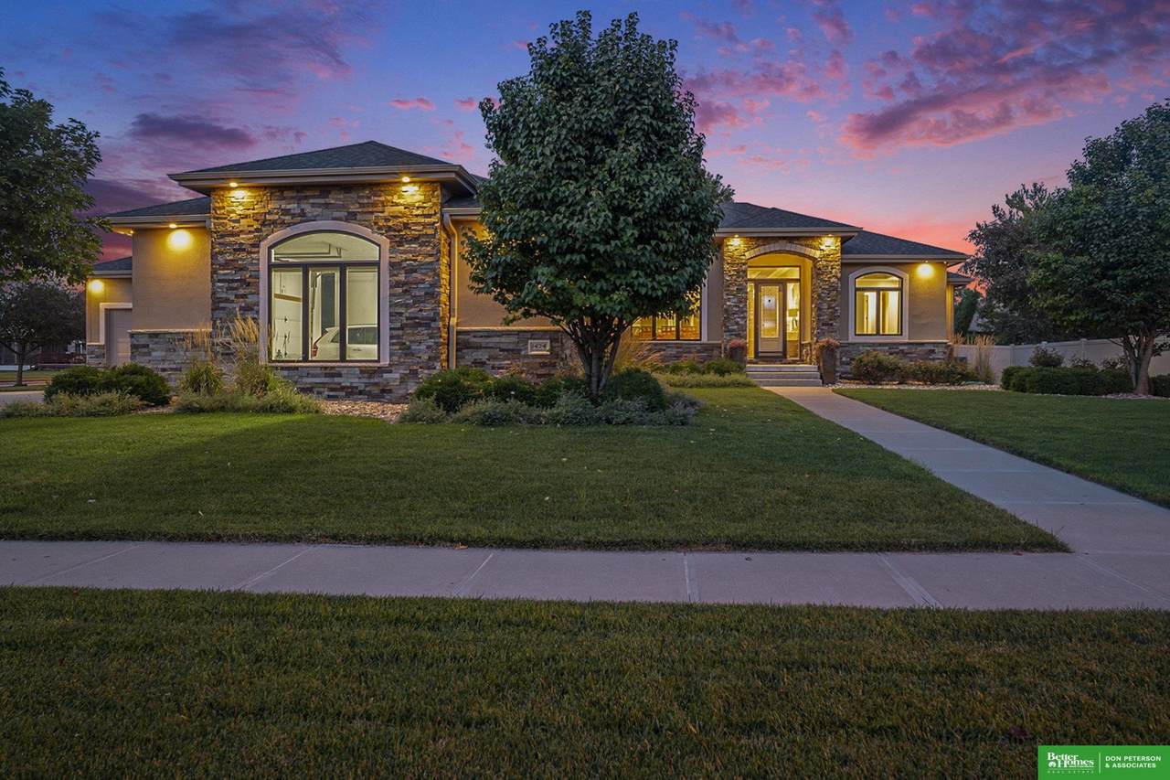 1424 Woodlawn Drive - Photo 1