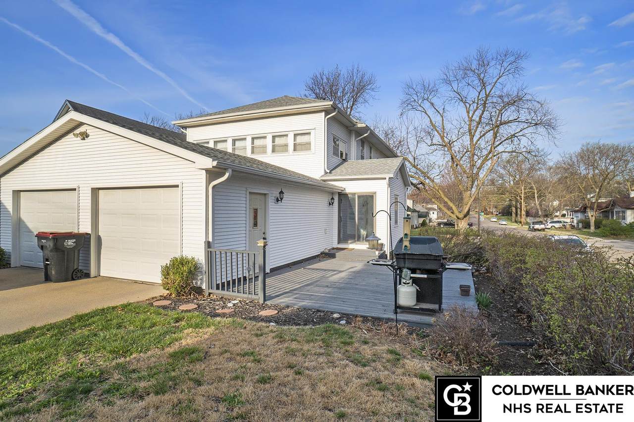 724 10th Street - Photo 1