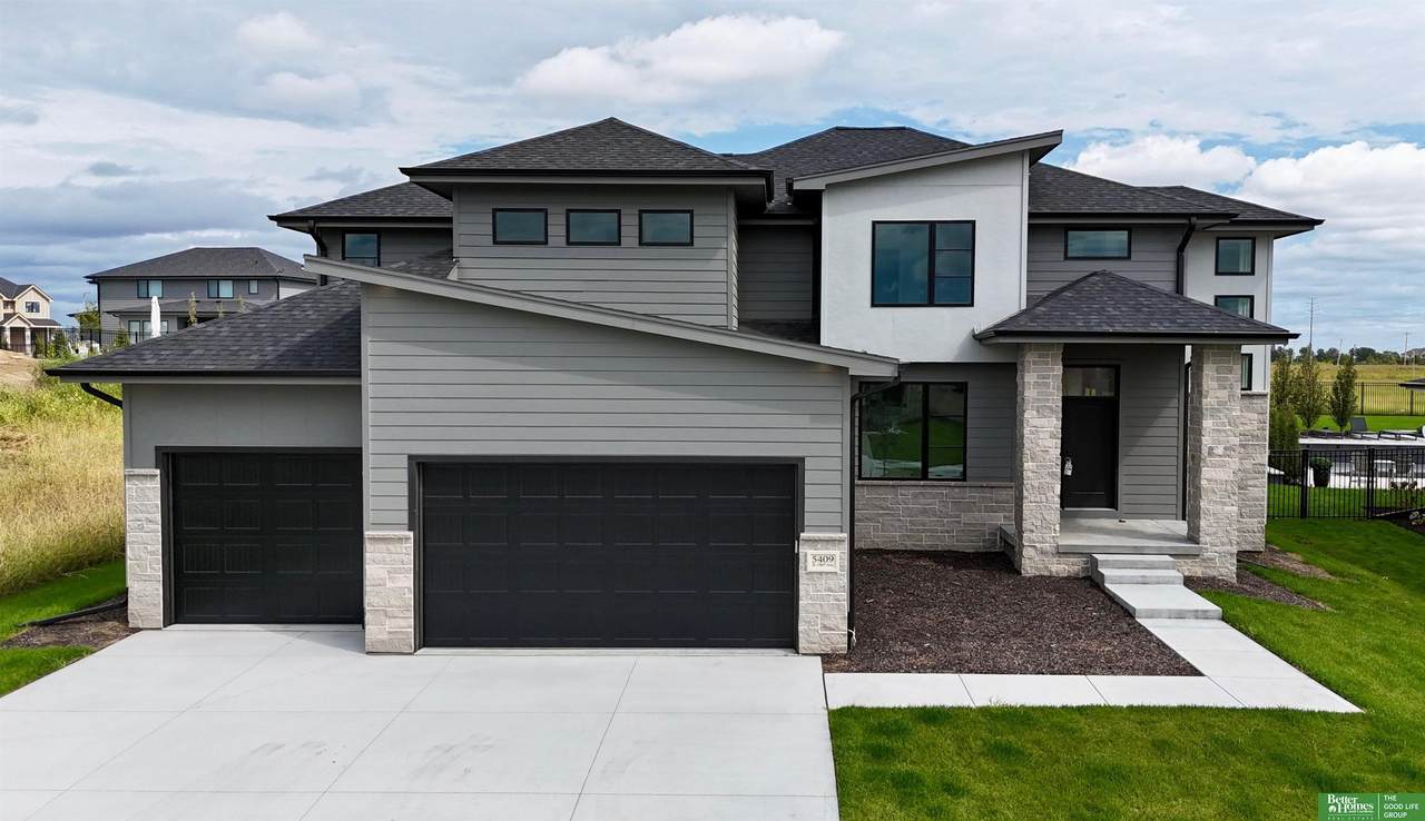 5409 196th Avenue - Photo 1