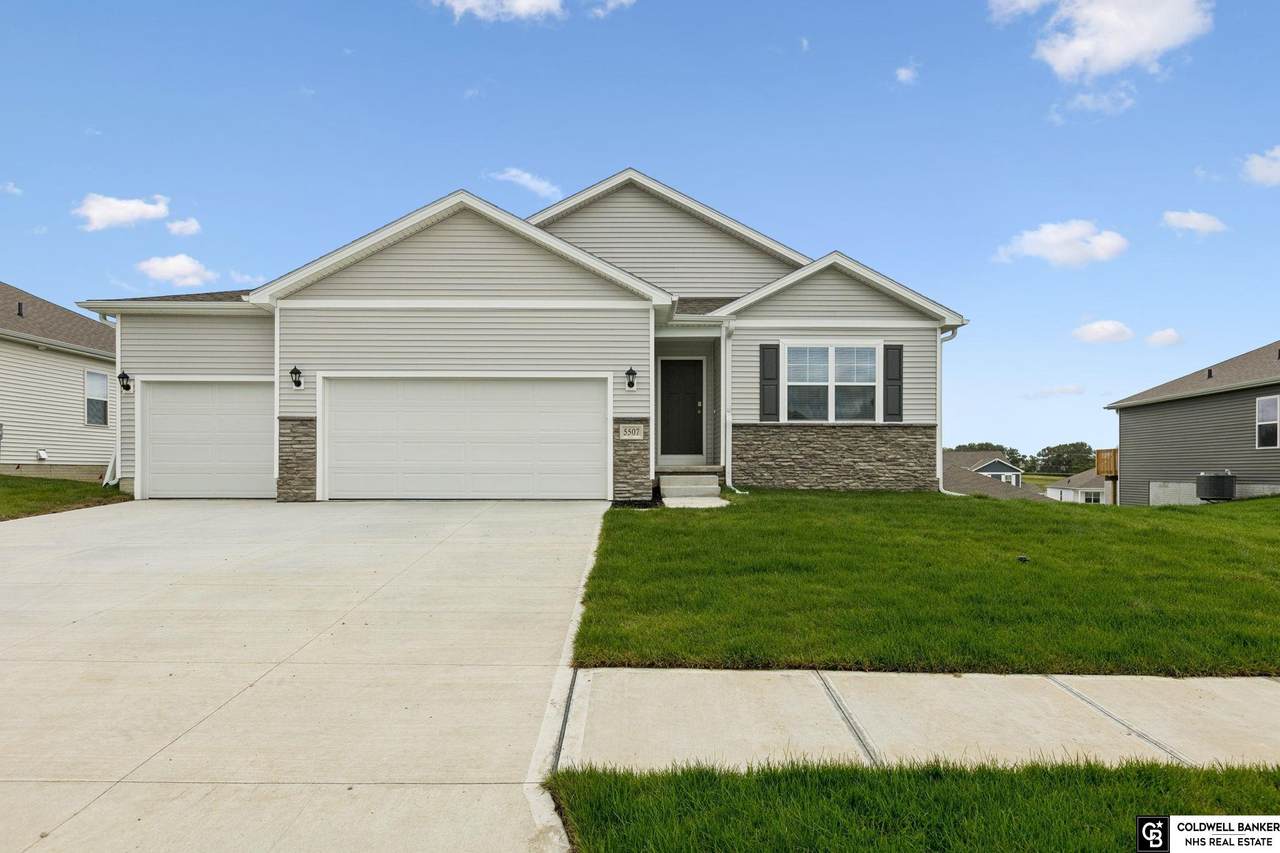 5507 188 Street - Photo 1