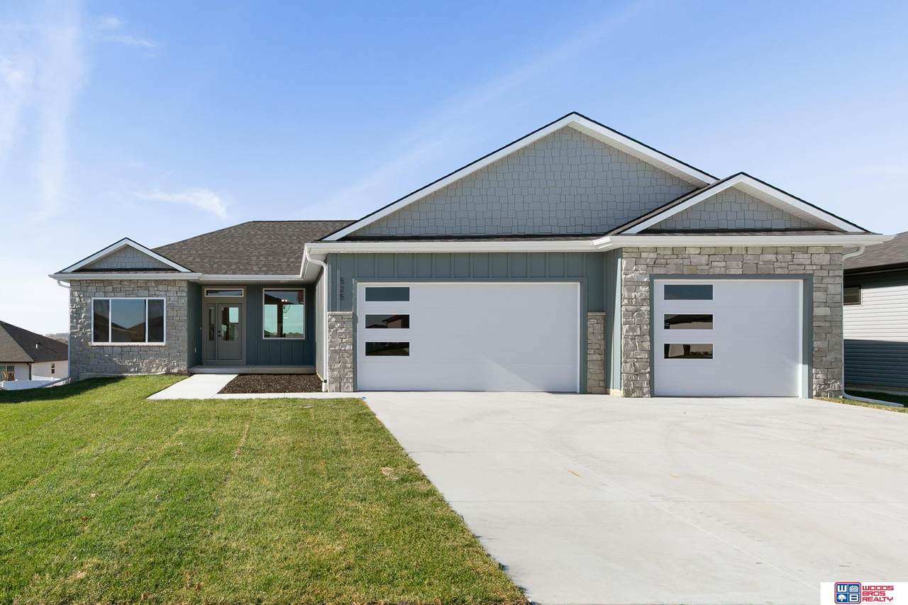 525 106th Street - Photo 1