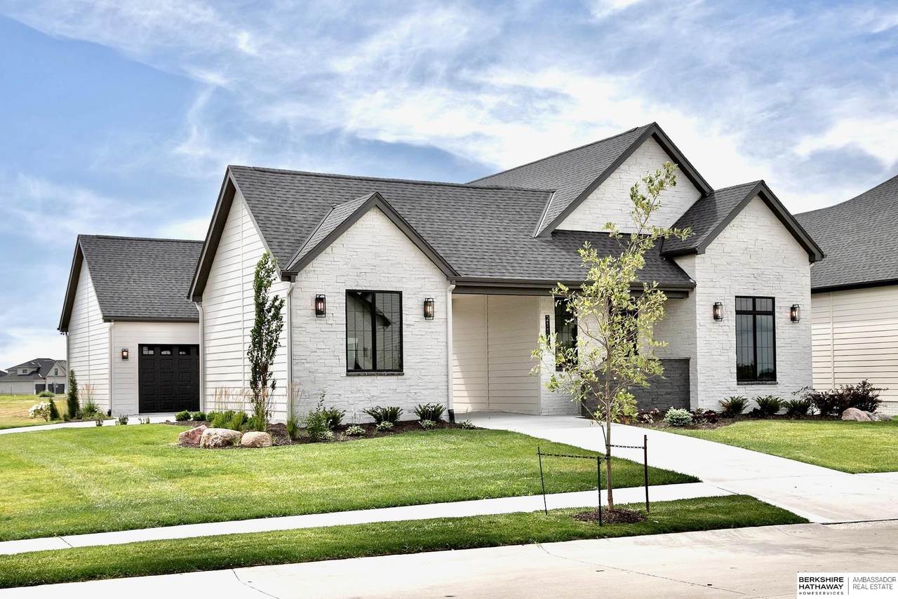 21101 Laurel Avenue - Photo 1