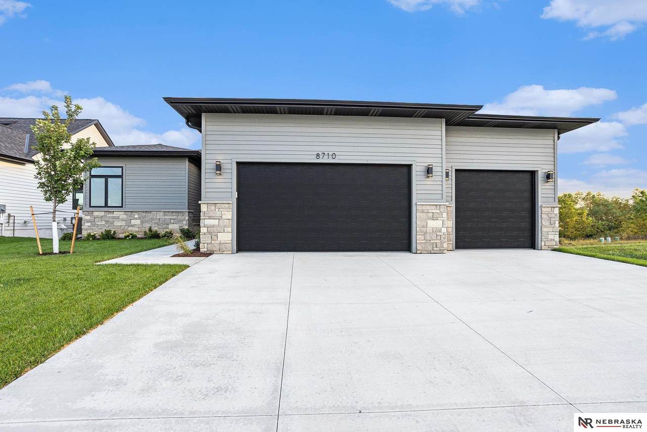 8710 Dragonfly Lane - Photo 1