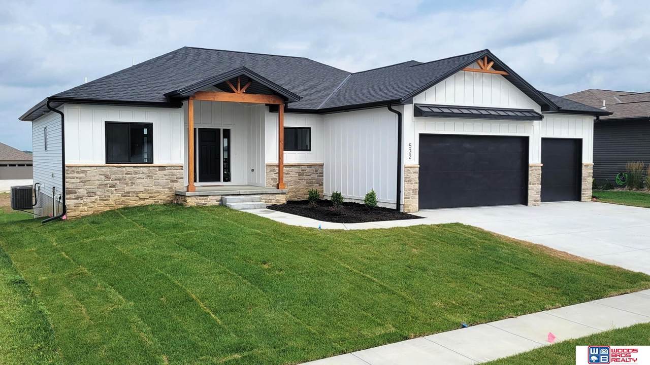 532 107th Street - Photo 1