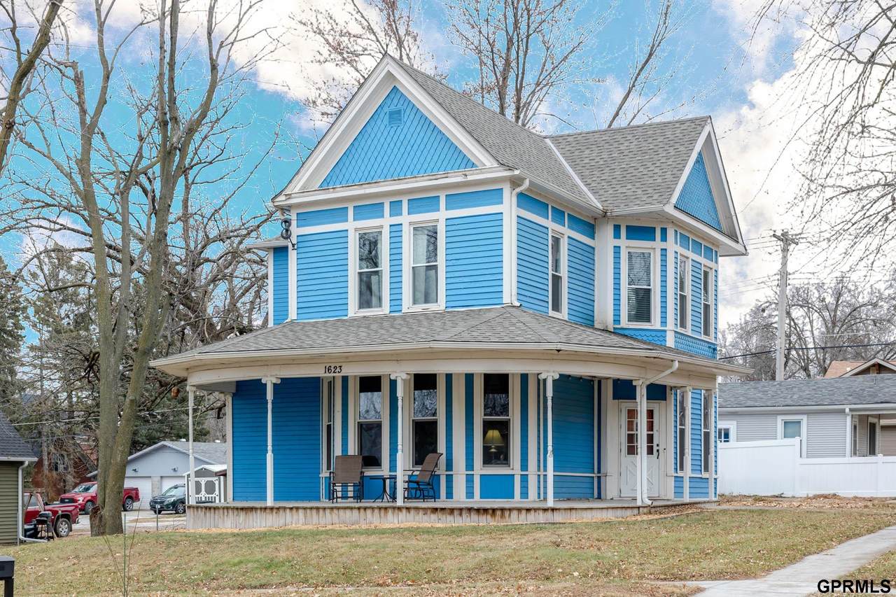 1623 3rd Avenue - Photo 1