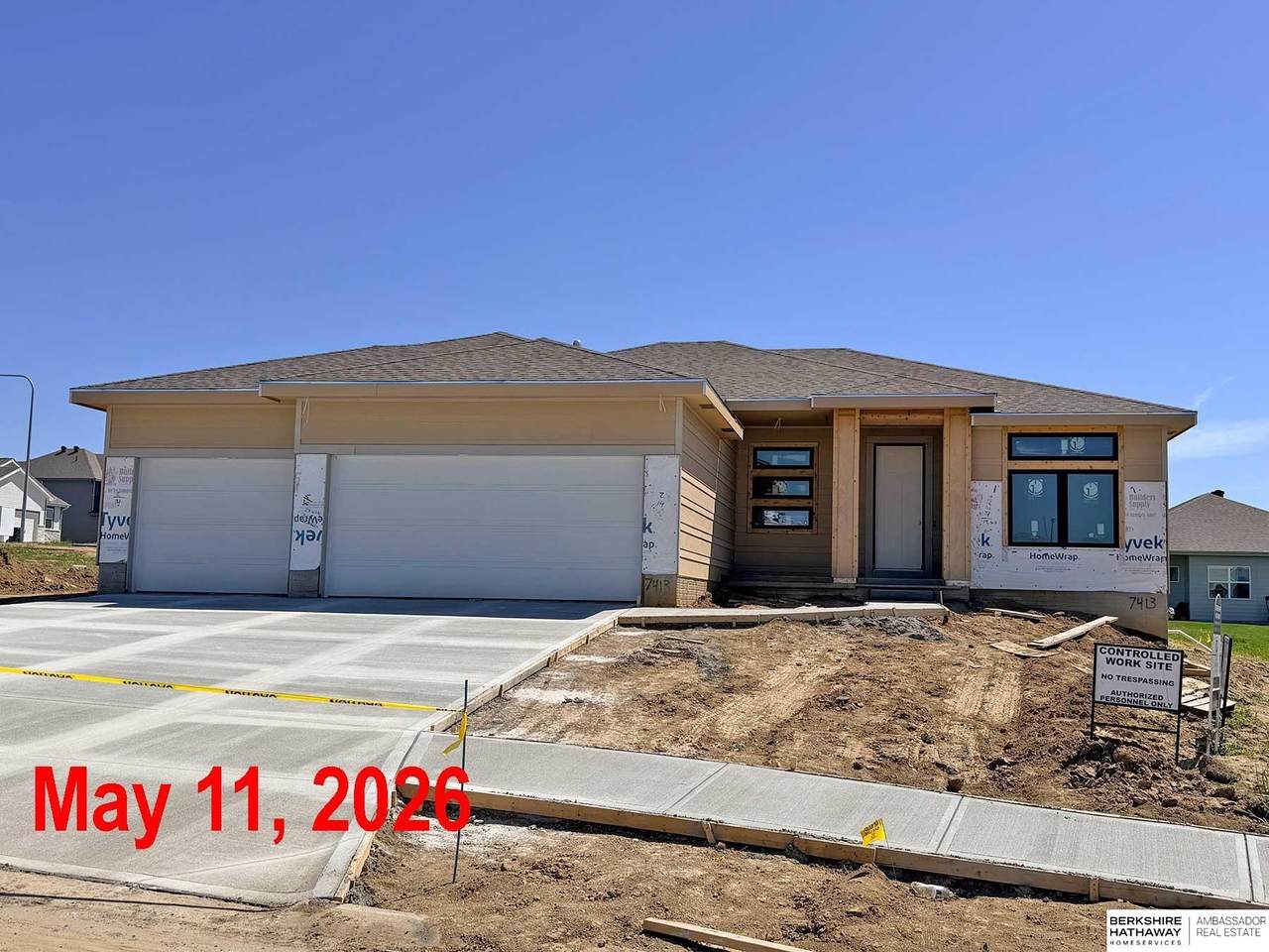 7413 176th Avenue - Photo 1