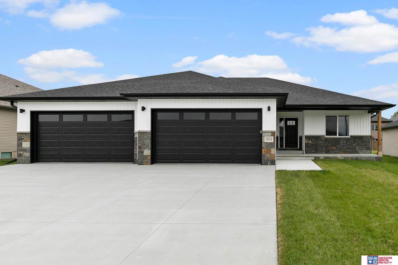 2814 South Creek Road - Photo 1