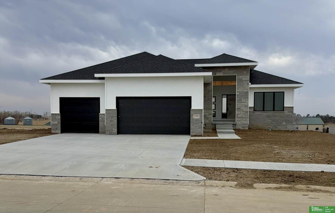 11722 124th Avenue - Photo 1