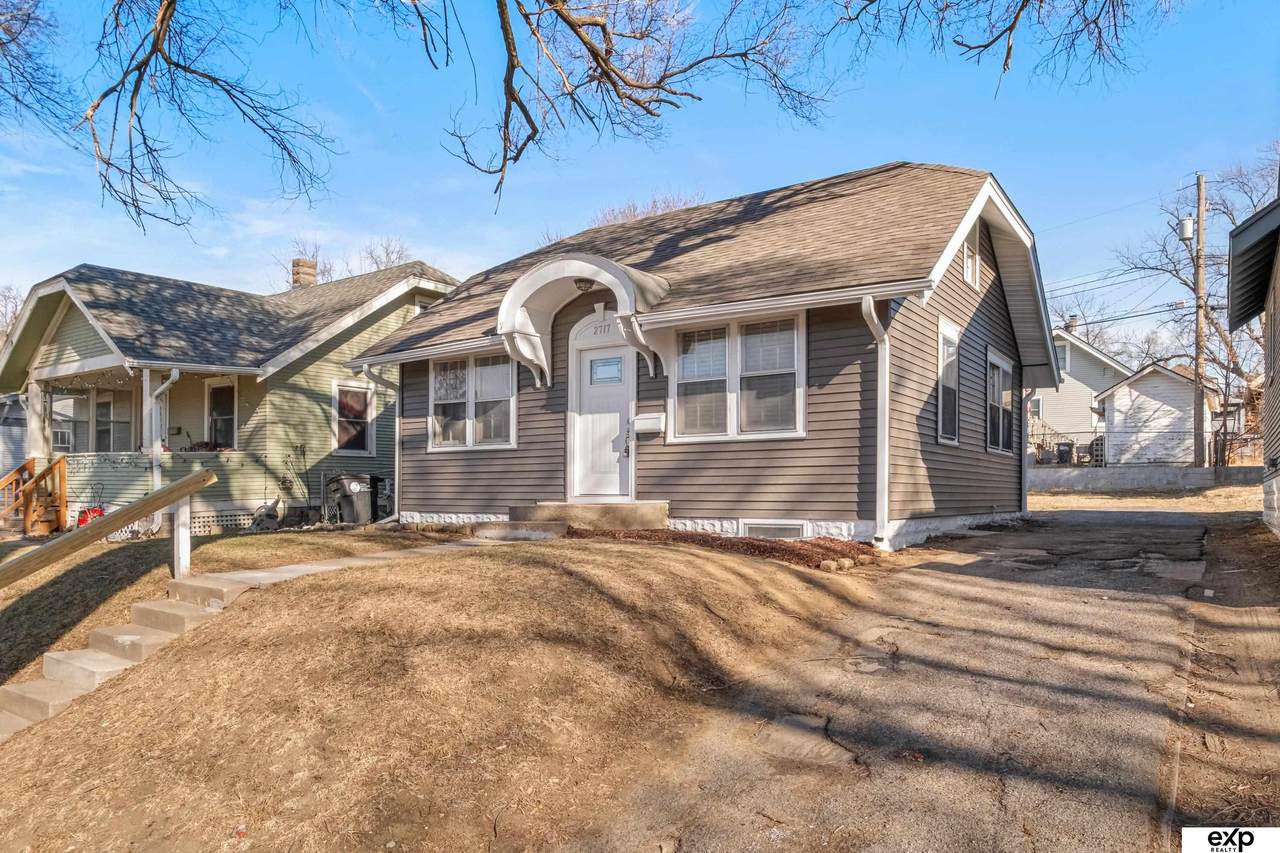 2717 48th Avenue - Photo 1