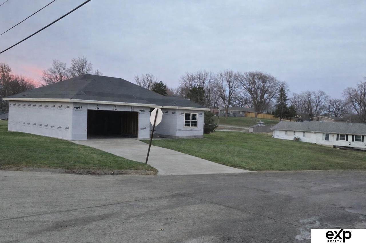 1424 2nd Avenue - Photo 1