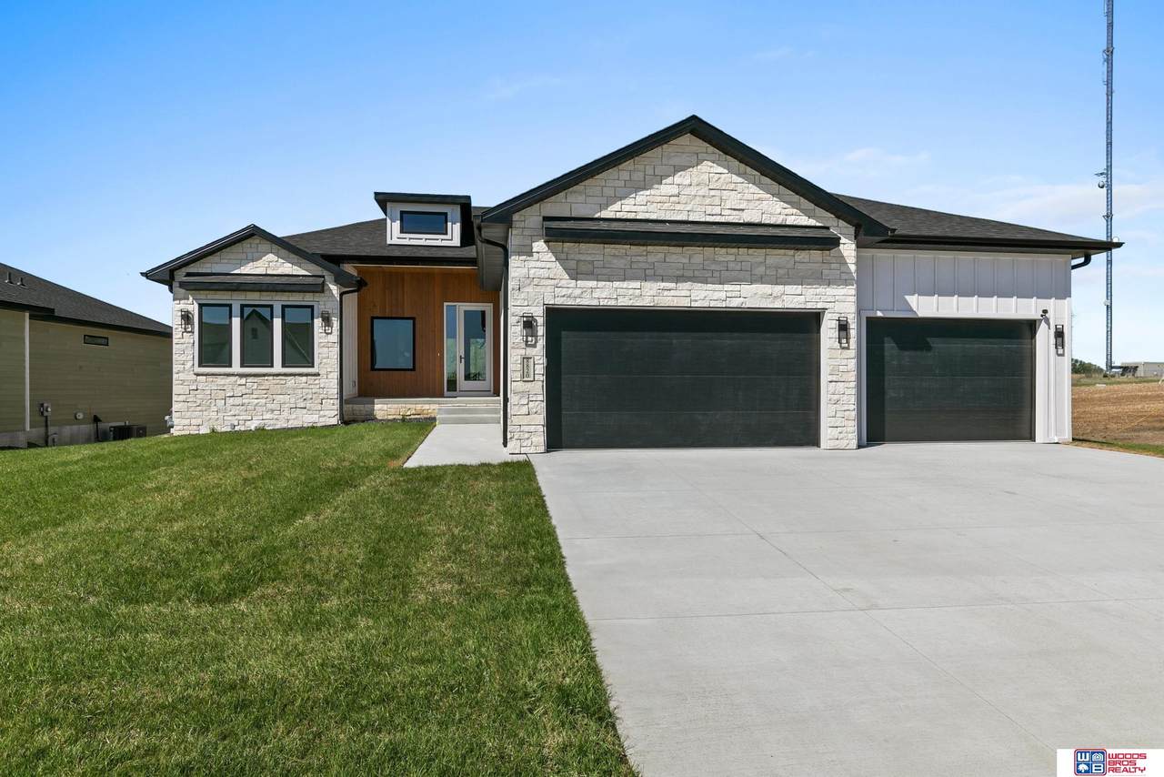 8820 Dragonfly Lane - Photo 1