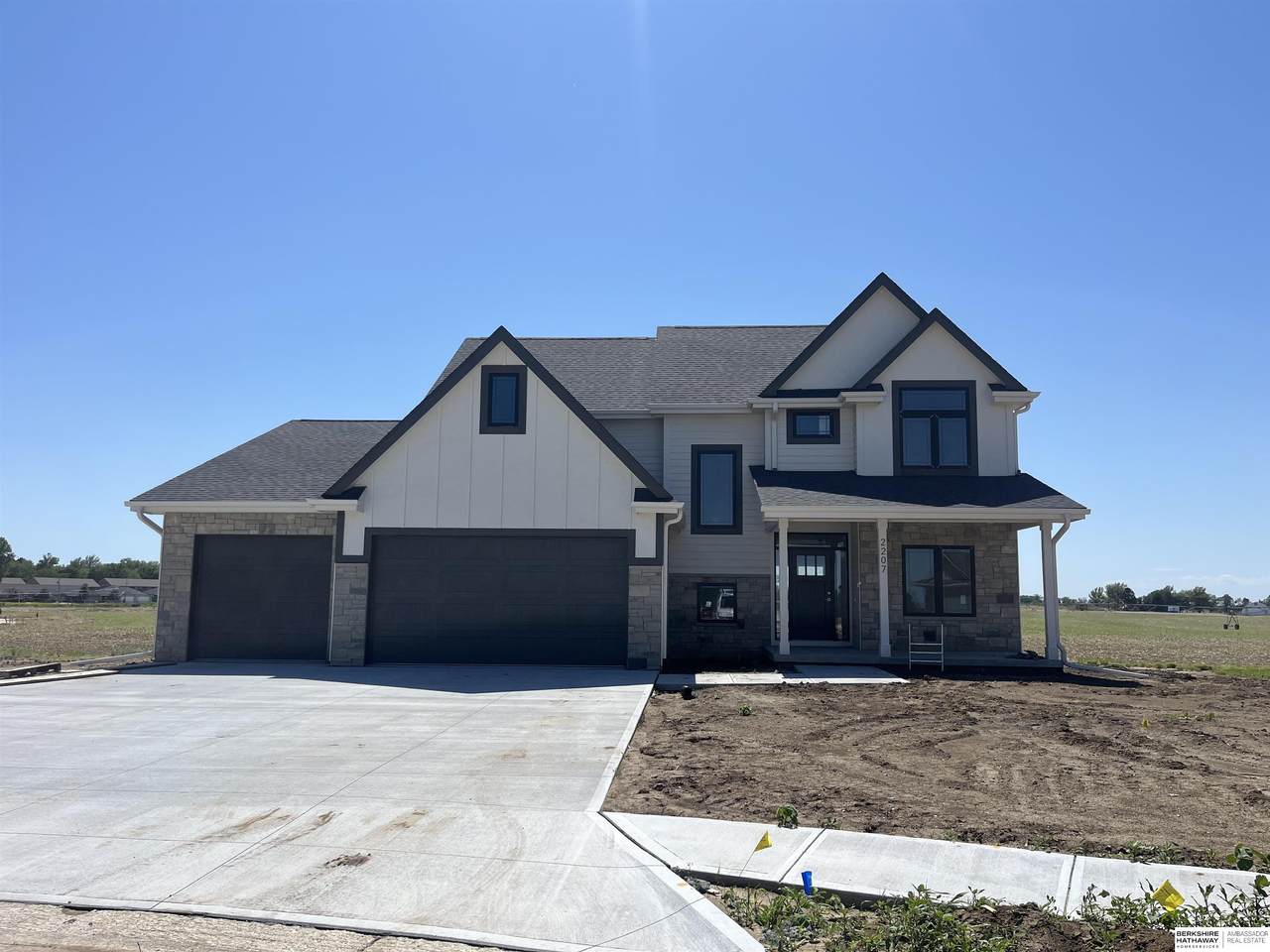 2207 22nd Circle - Photo 1