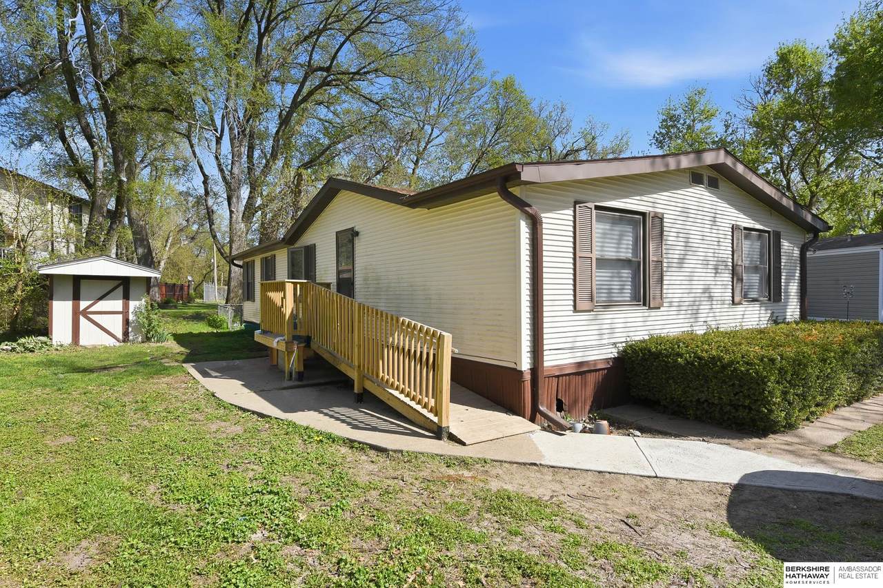 7631 101 Plaza - Photo 1