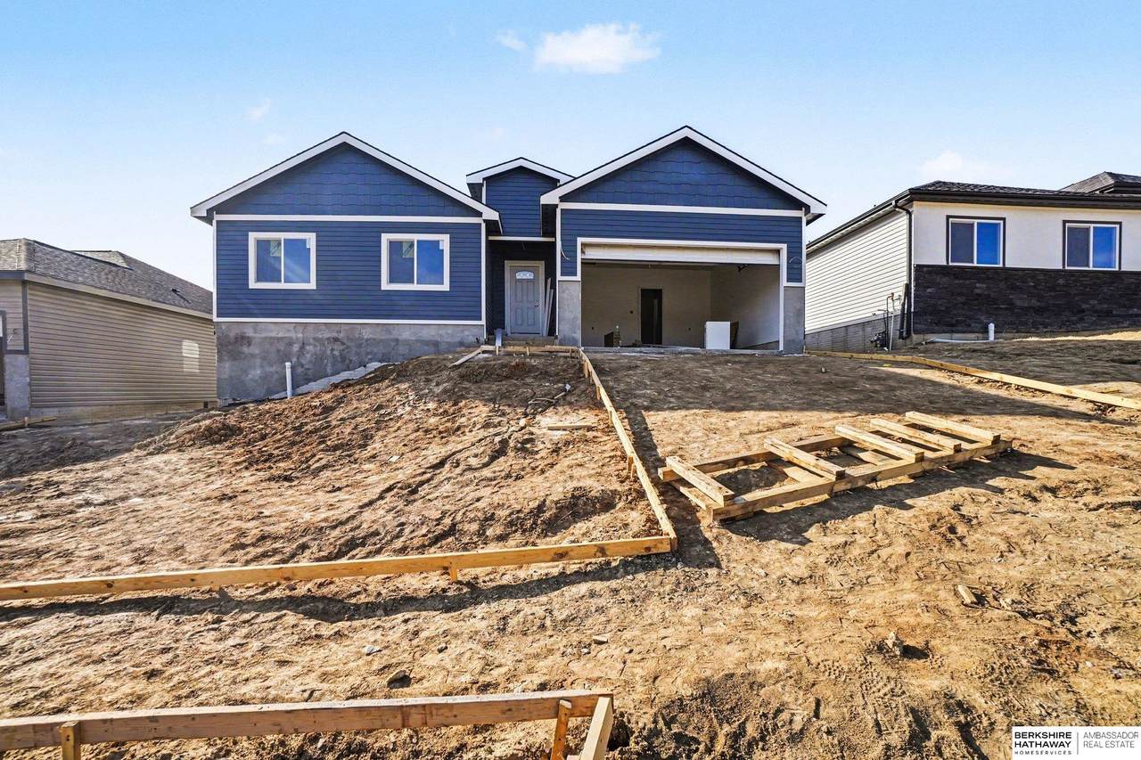 7710 33 Avenue - Photo 1