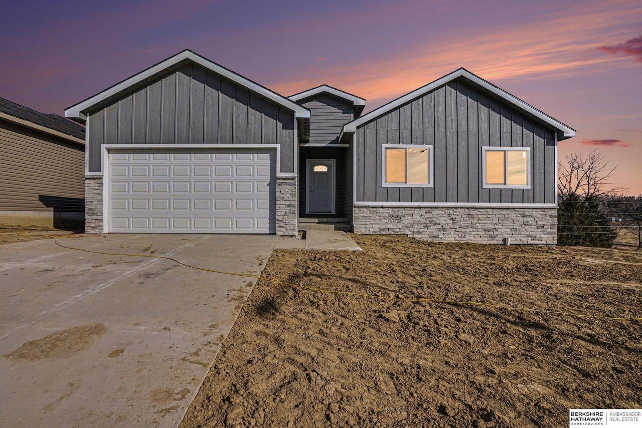 7706 33 Avenue - Photo 1
