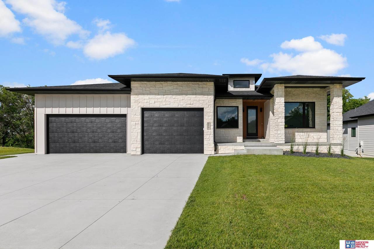 8810 Sandalwood Drive - Photo 1