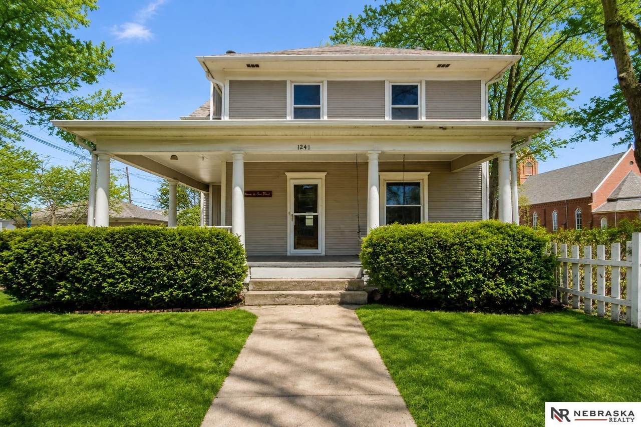 1241 Hawthorne Avenue - Photo 1