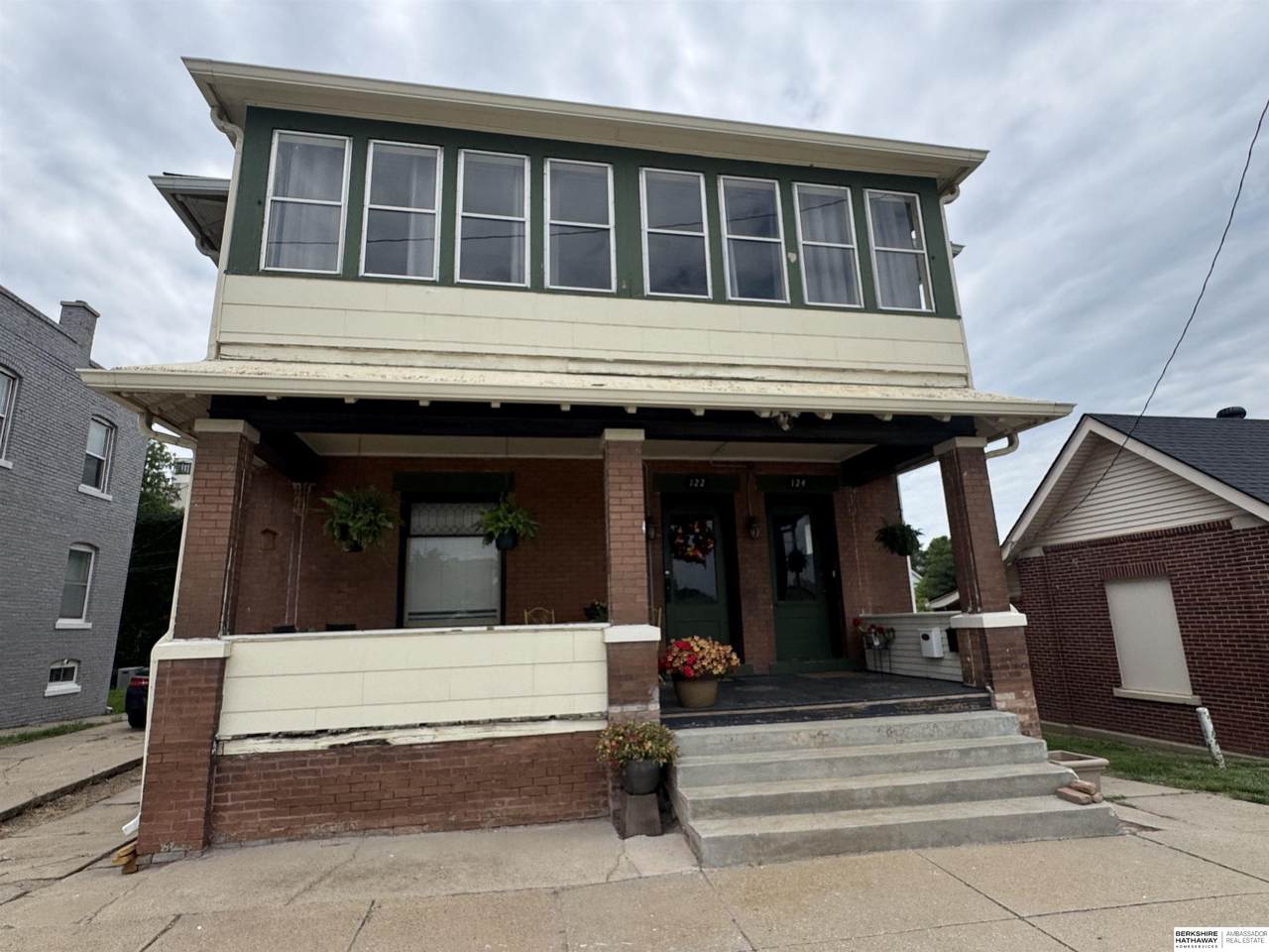 122-124 30th Street - Photo 1