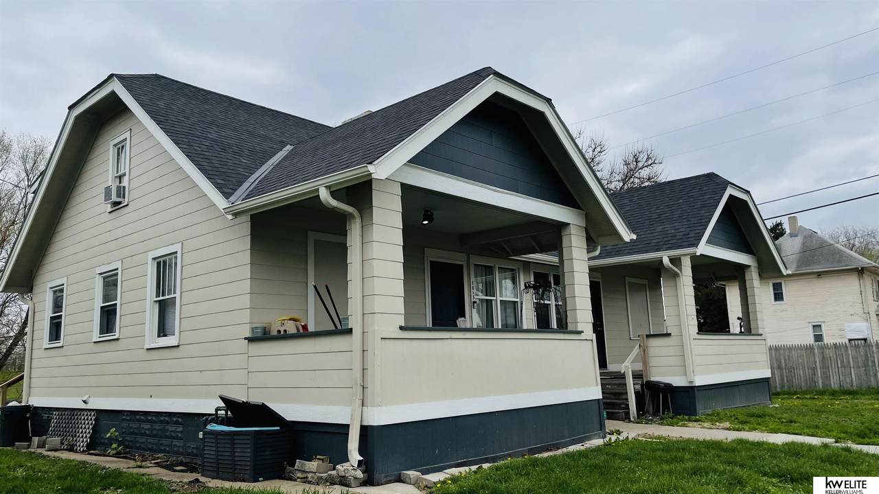 3813 28th Avenue - Photo 1