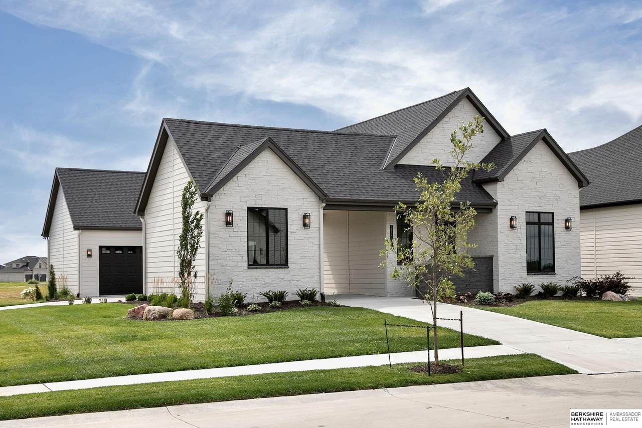 21101 Laurel Avenue - Photo 1