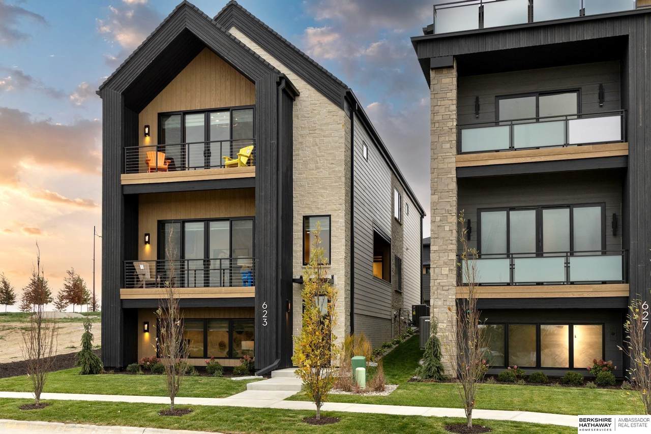 623 148 Street - Photo 1