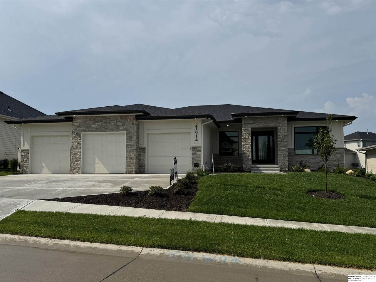 21014 E Street - Photo 1