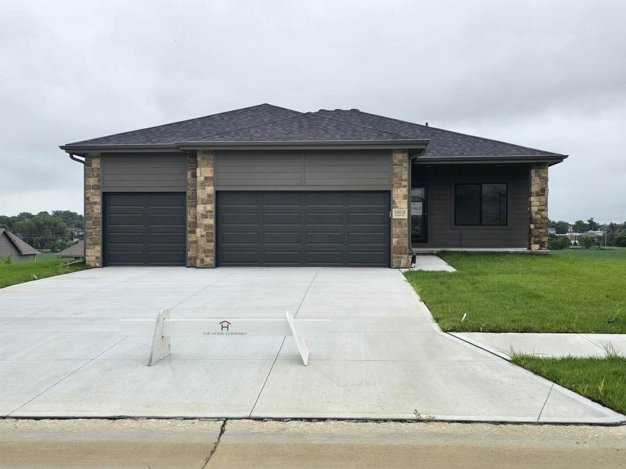 16014 Daniel Street - Photo 1