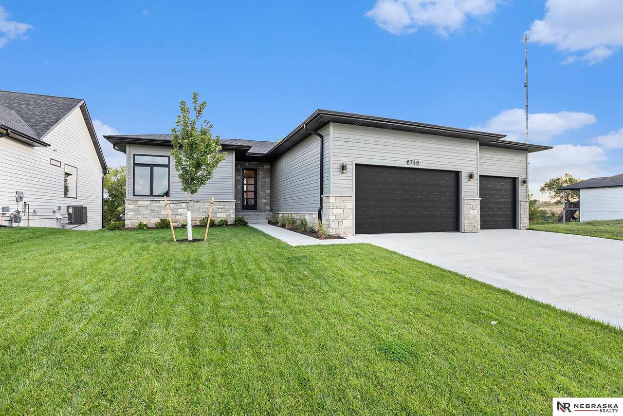 8710 Dragonfly Lane - Photo 1