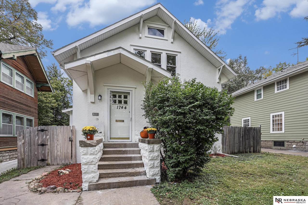 1744 25 Street - Photo 1