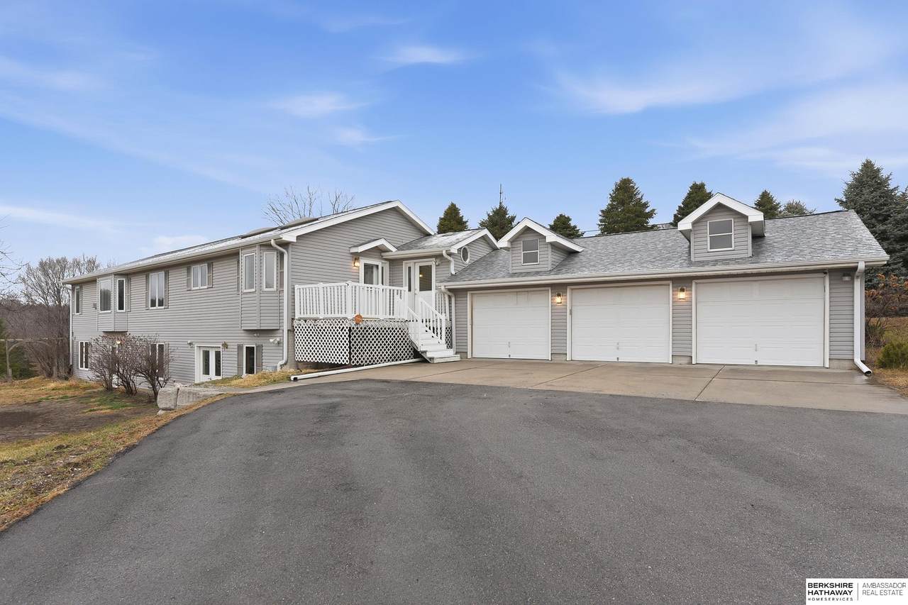 36712 Oakmont Drive - Photo 1
