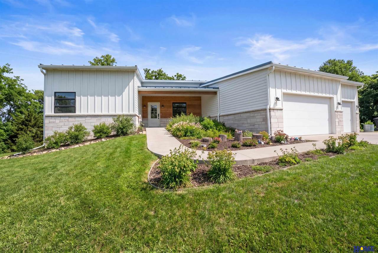 8440 Raven Drive - Photo 1
