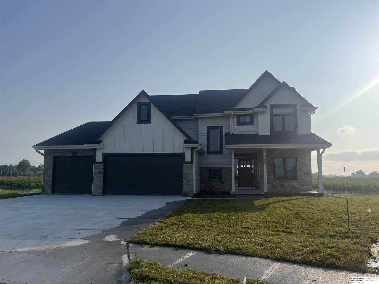 2207 22nd Circle - Photo 1